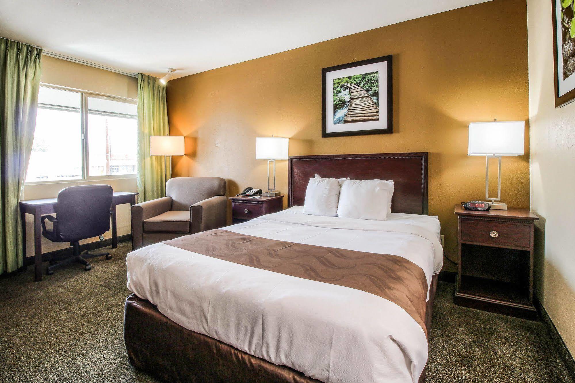Quality Inn Yakima Near State Fair Park Exterior photo